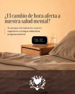 🕐 ¿Sabías que el cambio de hora también puede afectar a nuestro bienestar?

Este 25 de octubre volvemos al horario de invierno y retrasaremos el reloj una hora. Durante los primeros días podemos notar más cansancio, sueño, dificultad para dormir o cambios en el estado de ánimo.
Nuestro cuerpo tiene su propio reloj interno y necesita un poco de tiempo para adaptarse. 💤🧠

Desliza para saber cómo puede afectarnos y qué podemos hacer para llevarlo mejor.

#pensament #psicologia #centropsicología #cursos #talleres #recursospsicológicos #asesoramiento #tratamiento #terapia #ayuda #alcoy #centropsicologico #psicologiaalcoy #psicologosalcoy #terapia #terapiacognitivoconductual #terapiaonline #bienestaremocional #saludmental #cambiodehora #sueño
